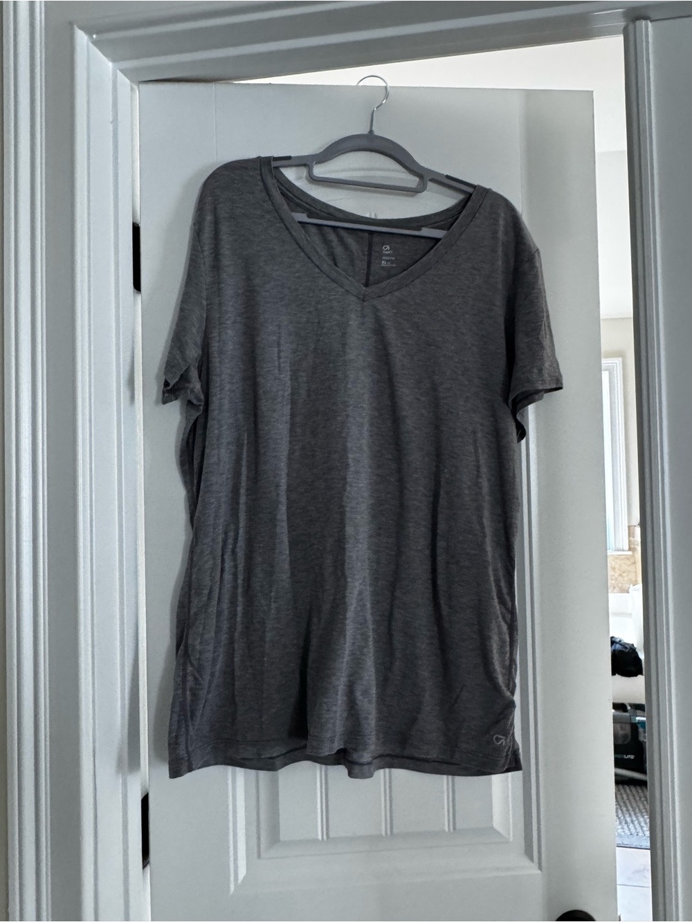 GapFit Breathe V-Neck Workout Tee XL Tall Charcoal Gray